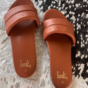Beek Women's Tan Slide Sandals